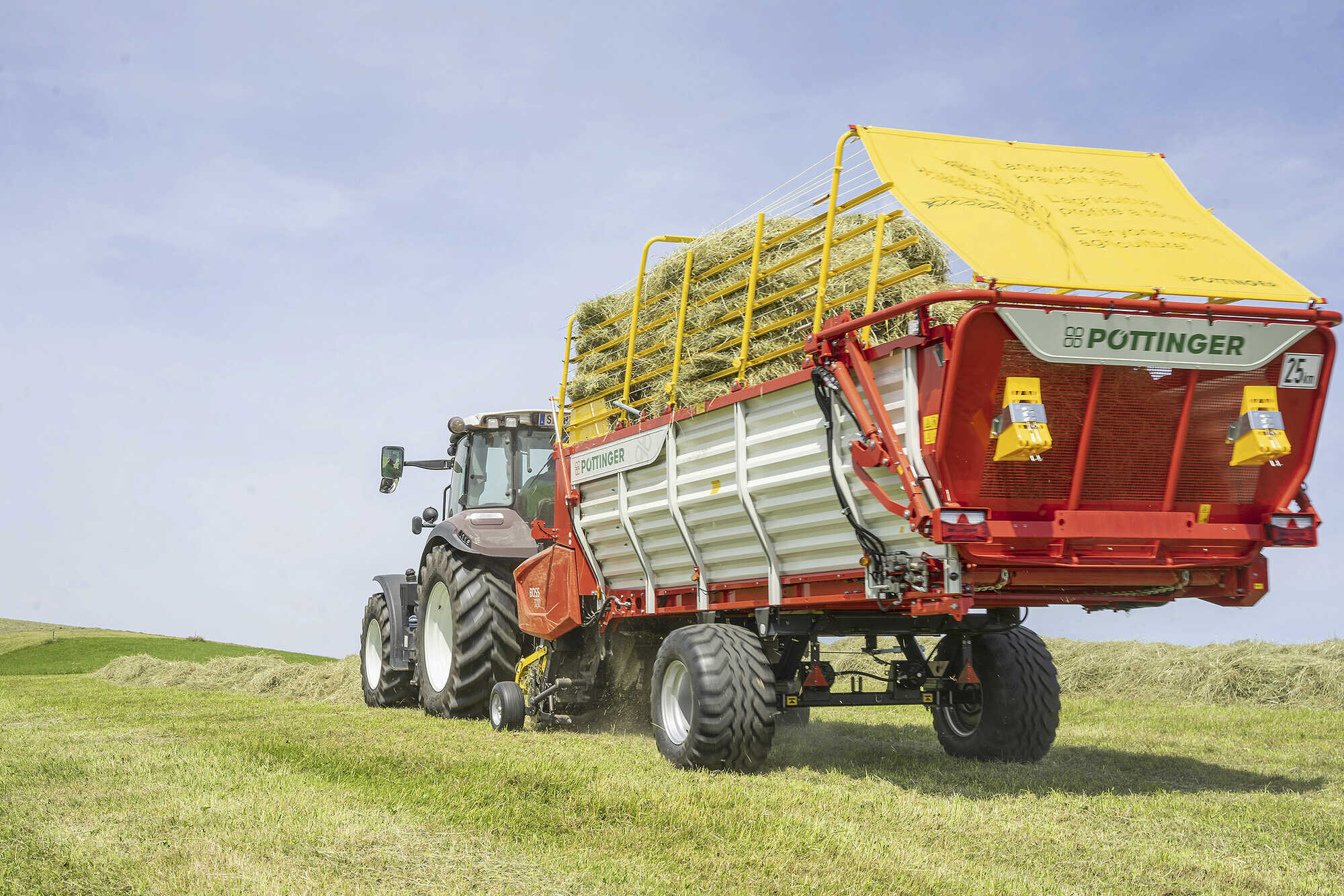 Pöttinger Ladewagen mit Schwinge statt Rotor agrarheute 32023