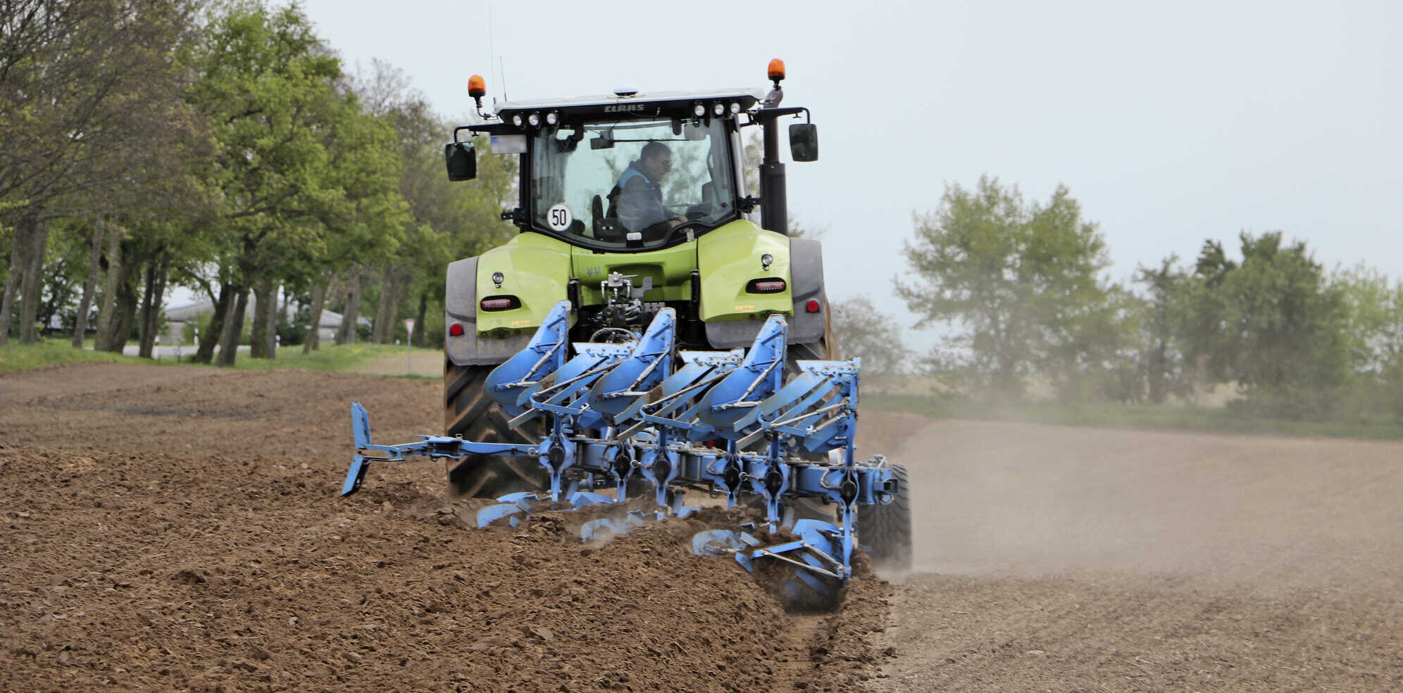 Ploughing for the climate - | agrarheute 11-2024
