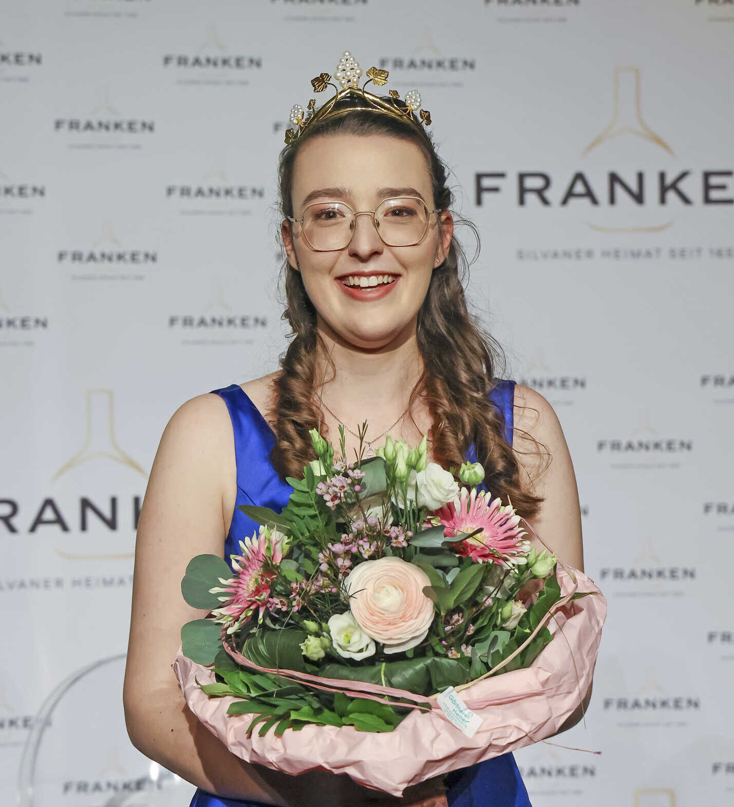 Lisa Lehritter ist die 66. Fränkische Weinkönigin - Bayerisches ...