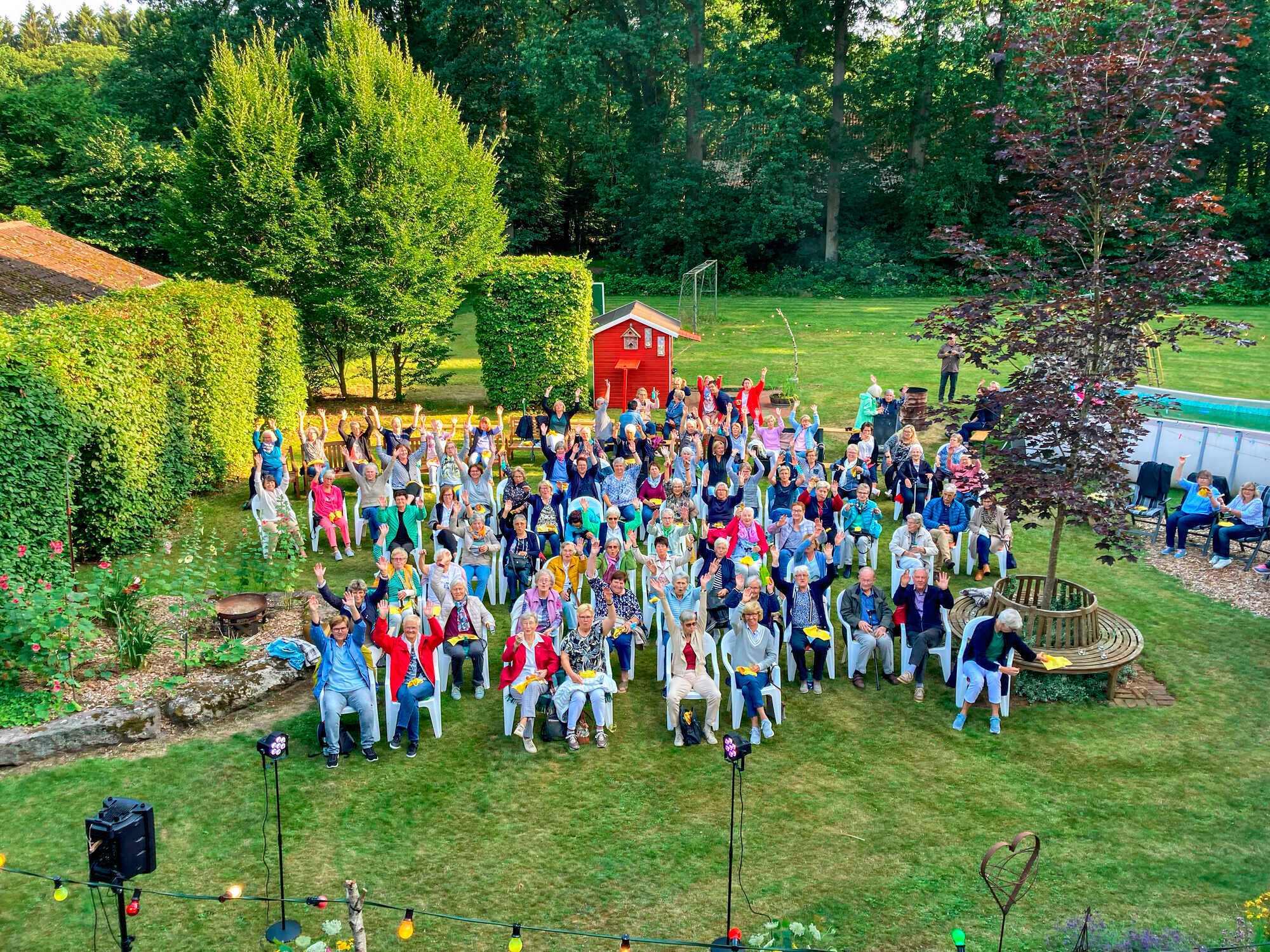 Comedy im Garten 1.200 Euro für die Opfer der Flutkatastrophe LAND