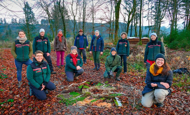 Zehn qualifizierte Waldwohl-Trainerinnen und -Trainer erhielten nach bestandener Prüfung ihr 
Zertifikat Ende November im Niedersächsischen Forstamt Clausthal. | © NLF