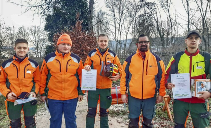 Teilnehmer beim Regionalen Berufswettbewerb (v. l.): Bastian Knauer (Azubi), Kevin Weichlein (Azubi), Jonathan Wehner (Azubi), Frank Binder (Ausbildungsmeister), Elias Öztekin (Azubi) | © S. Schwender