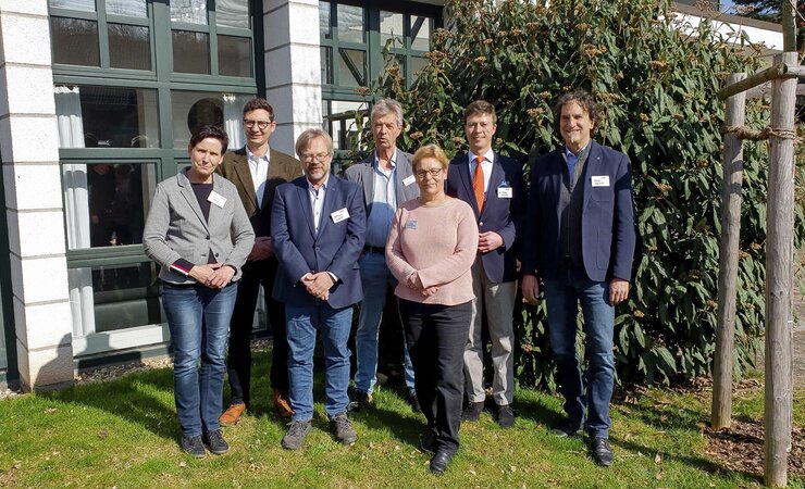 Abb. 1: Referenten und Tagungsleiterin (v. l.): Christine Hesse (SVK), Dr. Steffen Bauling, PD Dr. Matthias Albert, Herrmann Schall, Angelika Tiedtke-Crede, Dr. Stefan Wöhrl, Klaus Remmy | © A. Offer