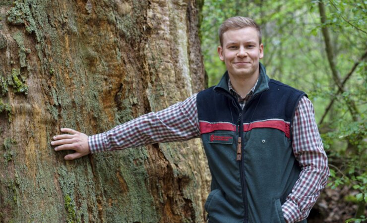 Förster Joschka Henne-Wellner leitet das Revier Lauenberg im Forstamt Dassel. | © F. Müller