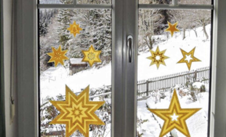 Gebastelte Weihnachtssterne. | © Aloisia Schinnerl