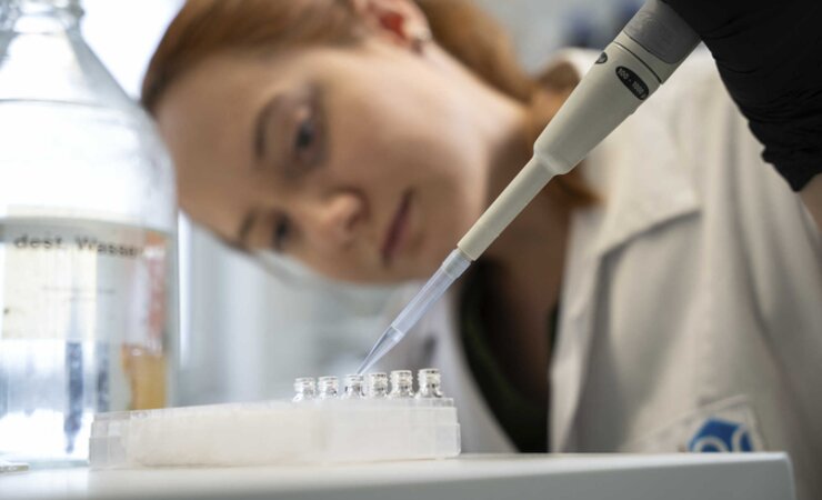 Für aussagekräftige Honiganalysen sind moderne Labore nötig. | © FoodQS