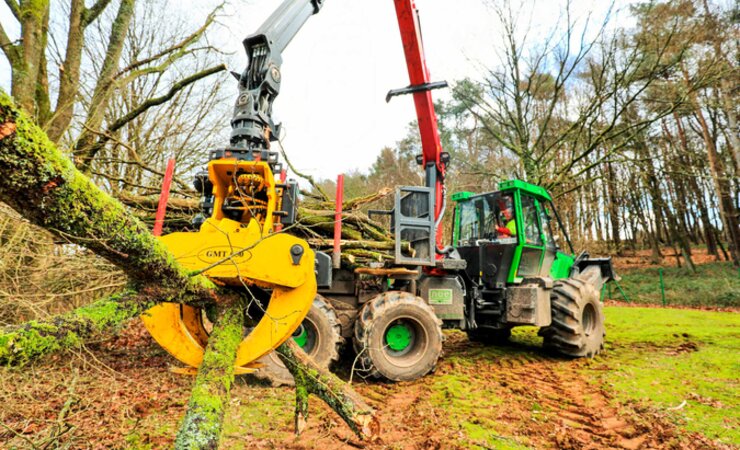 Forstmaschinen können noch bis Ende 2021 mit PAO-Ölen befüllt werden | © M. Albrecht