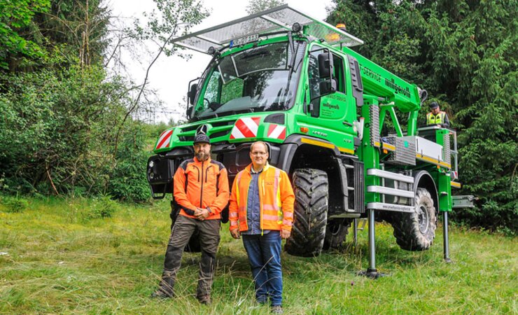 Nico Willgeroth (l.) und  Mischa Langer sehen nach dem ersten Praxiseinsatz 
alle Erwartungen in das neue 
Arbeitstier erfüllt | © G. Fronemann