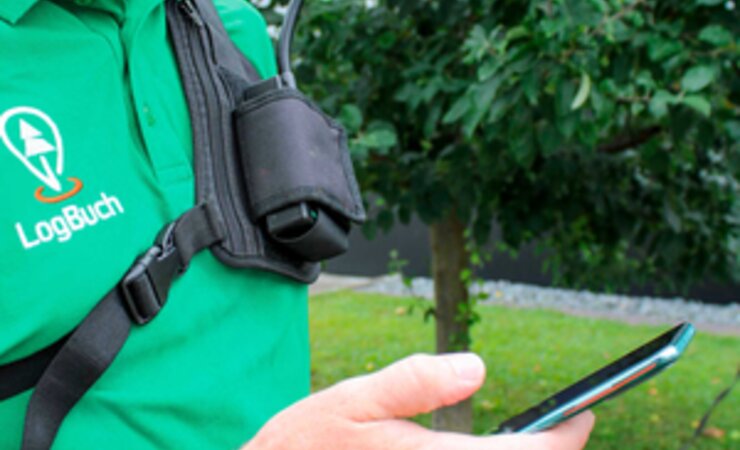 Der Präzisionsempfänger ist per Bluetooth an das Erfassungsgerät gekoppelt | © Logbuch