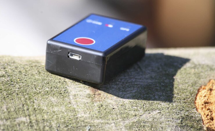 Solche Forst-GPS-Tracker sollen Holzdiebe eigentlich abschrecken. Dennoch wurden in den vergangenen Monaten wieder vermehrt Holzdiebstähle gemeldet. Gründe sind vermutlich hohe Holzpreise und eine extreme Knappheit, insbesondere bei Brennholz | © Hessen-Forst