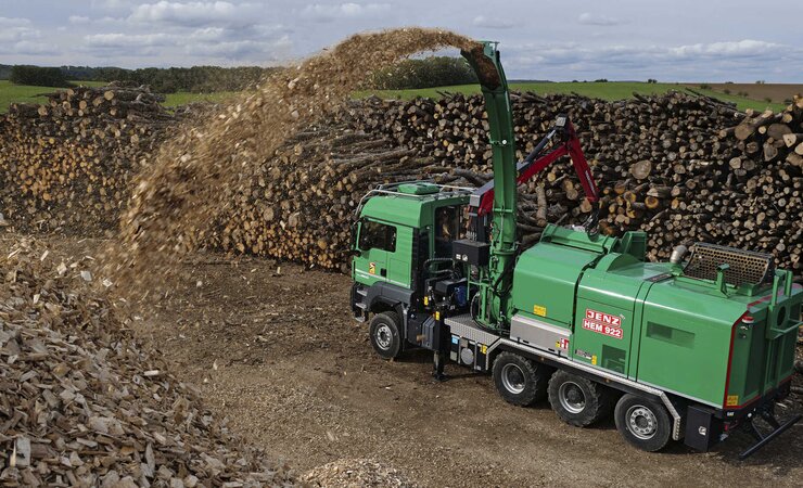 Der neue CAT-Aufbaumotor im Jenz Chippertruck hybrid 
kommt ohne SCR-Kat aus | © Jenz