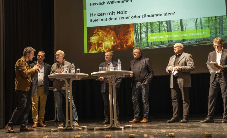 Das Podium (v.l.n.r): Florian Schrei (Moderator), Prof. Artur Petkau, Lutz Fähser, Prof. Rainer Luick, Prof. Bastian Kaiser, Prof. Harald Thorwarth | © H. Höllerl