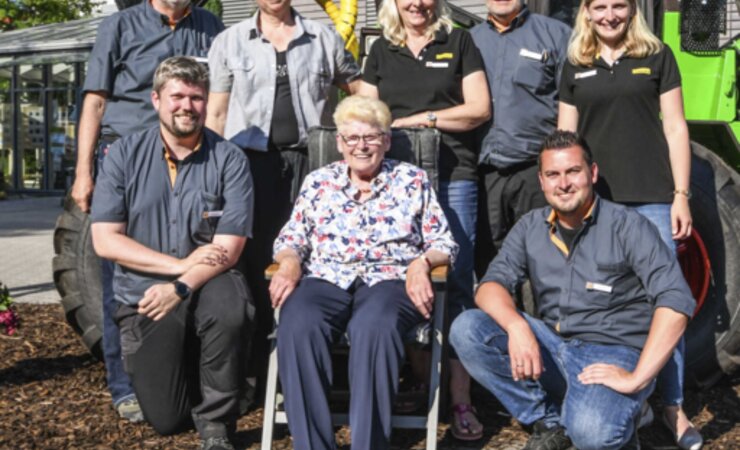 Drei Generationen Wahlers-Geschäftsführung/Gesellschafter, hinten v. l.: Ralf Dreeke, Anne Wahlers-Dreeke, Monika 
Rathjen, Michael Rathjen, Marlene Rathjen-Koch, vorn 
v. l.: Marius Dreeke, Lola Wahlers, Gerit Koch | © Fotos: M. Kubatta-Große