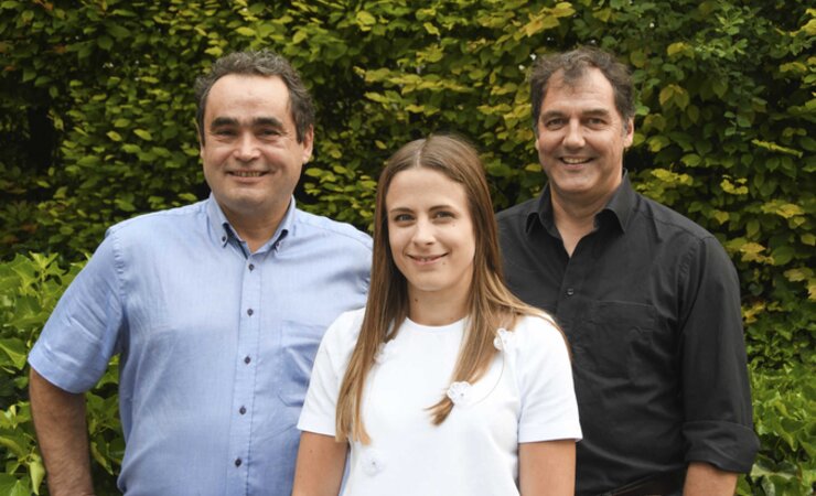 Rudolf Zwicknagl (r.) hat den Forstunternehmern die neue Abteilung Produktion der BaySF vorgestellt, hier mit seiner Mitarbeiterin Sarah Kramer und dem FiB-Vorsitzenden Norbert Harrer | © Fotos: M. Kubatta-Große