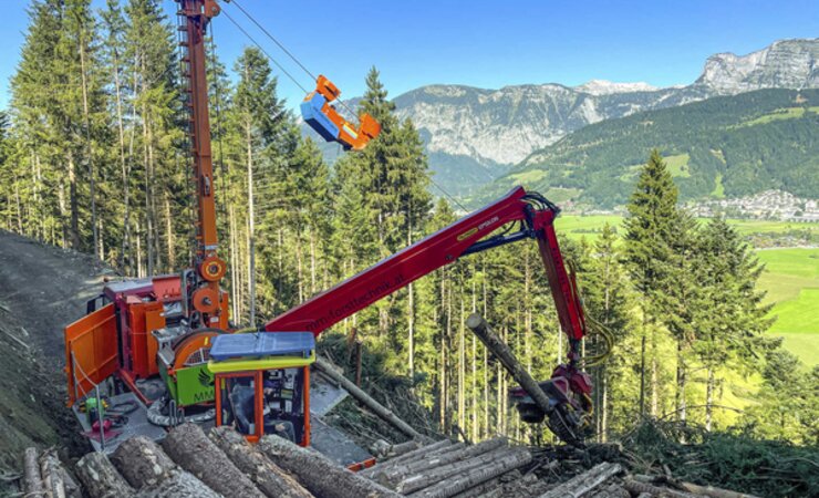 Die Aufstellung des Seilkrans Syncro 45 von Slavko Ilic oberhalb von Liezen | © MM Forsttechnik