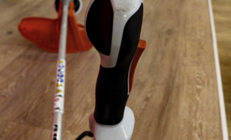 Der neue Freischneider-Griff Stihl Advanced Grip ist ergonomisch geformt und bietet mehr Greifpositionen für die Hand | © O. Gabriel