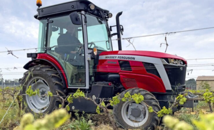 spezialist: Besonders die ganz schmalen VI-Modelle fühlen sich zwischen den Weinreben wohl. Ihre Außenbreite beträgt 1,00-1,30 m. | © Brockmann
