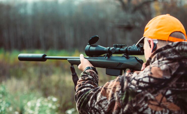 Laut dem Umweltministerium in Brandenburg darf ab dem 1. April 2021 nur noch bleifreie Munition bei der Jagd auf Schalenwild verwendet werden. | © Lelde Feldmane - stock.adobe.com