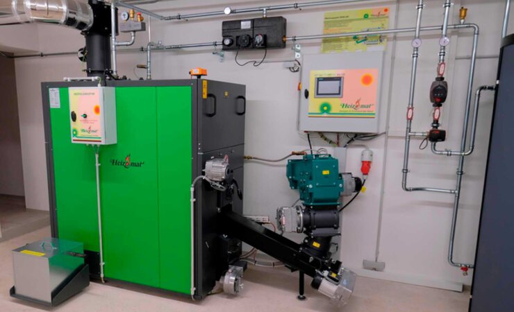 Holzhackschnitzelfeuerungen wie 
diese der Marke Heizomat mit 
elektrostatischem Stabfilter können
hohe Fördersätze erreichen | © C. Brüggemann