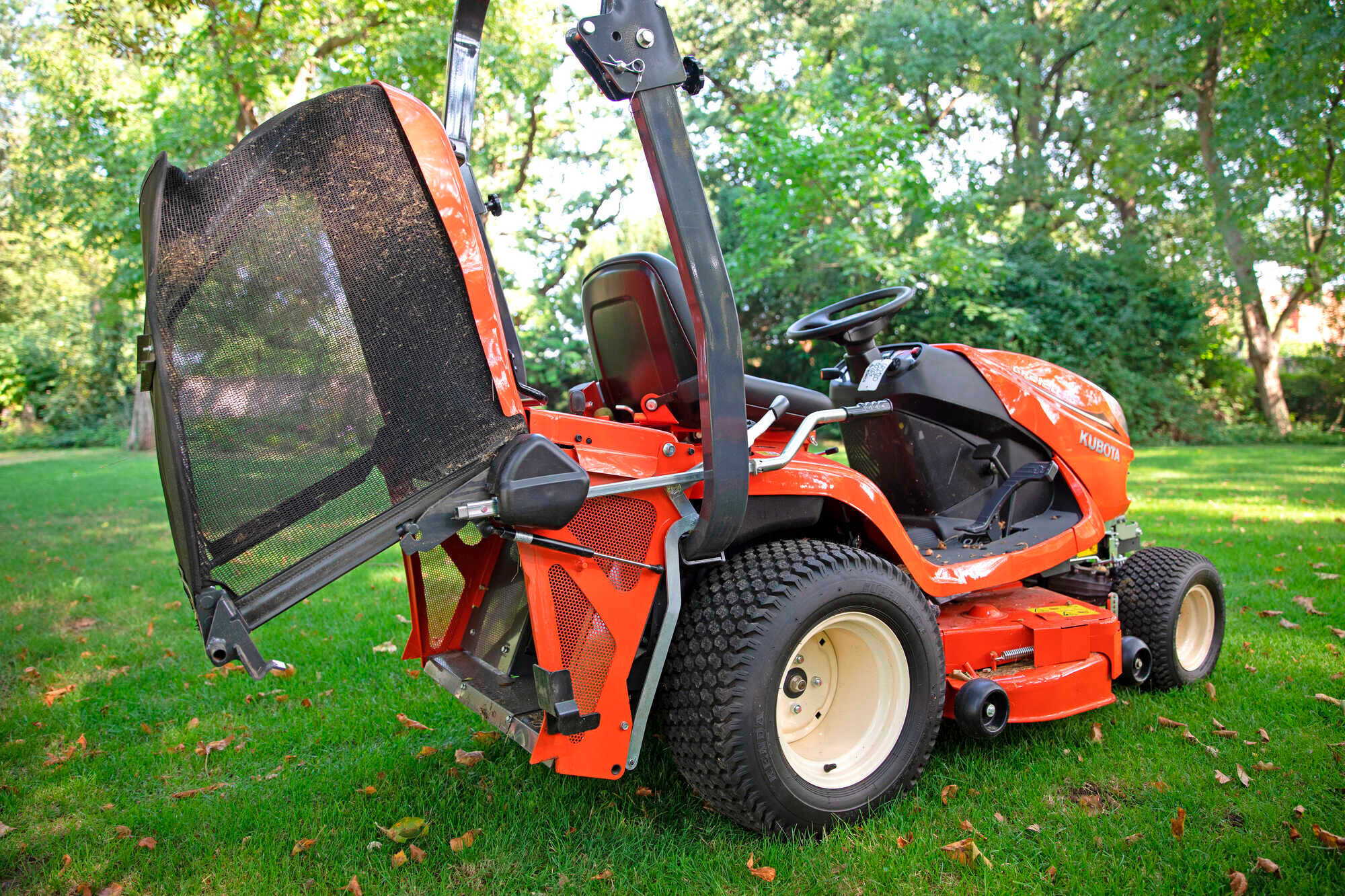 Rasenmäher Traktor mit Auffangkorb