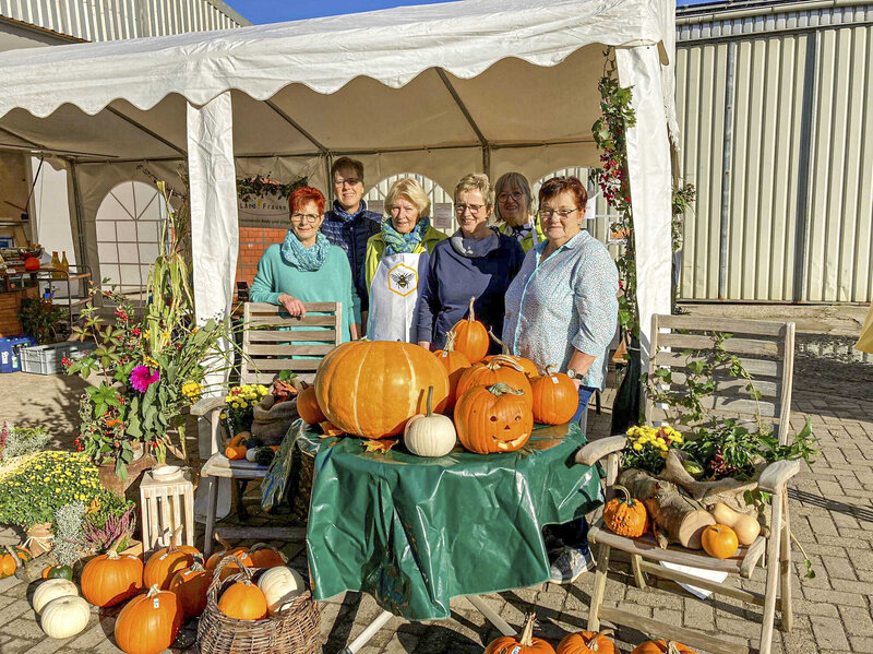 Erfolgreicher Bauernmarkt: Alles rund um den Kürbis - LAND &amp; FORST 45-2022
